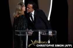 Catherine Deneuve ve Meksikalı yönetmen Alejandro Gonzalez Inarritu