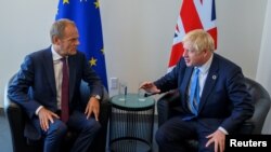 AB Konseyi Başkanı Donald Tusk ve İngiltere Başbakanı Boris Johnson